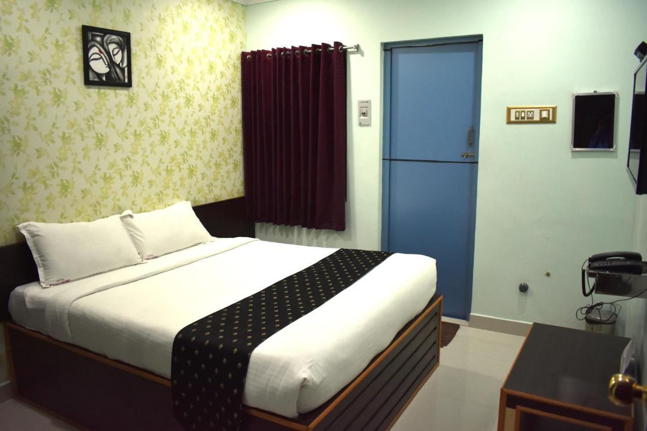 Apple Park Annexe Hotel Tiruchirappalli Buitenkant foto