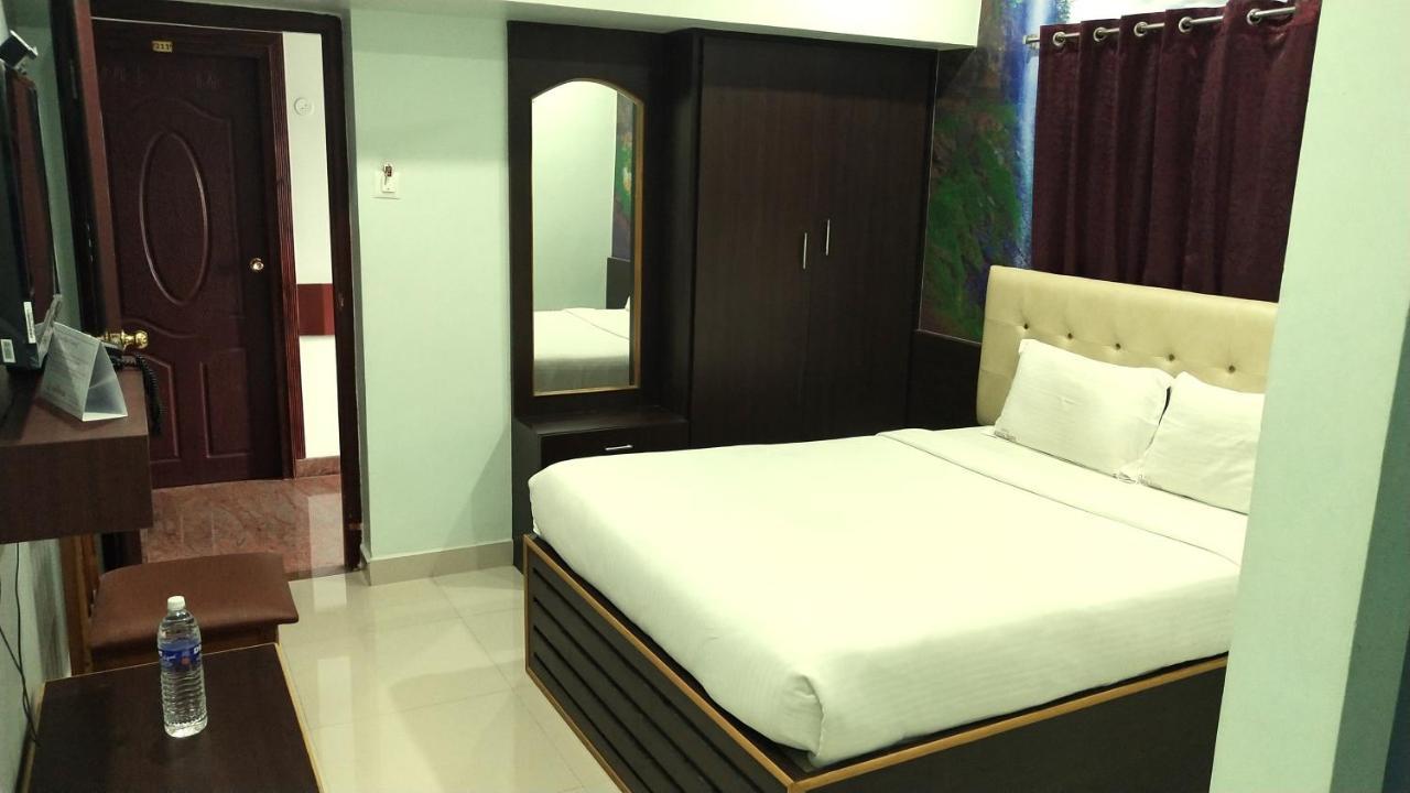Apple Park Annexe Hotel Tiruchirappalli Buitenkant foto